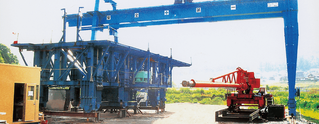 仮組ヤードでの作業